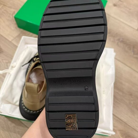 NIB Authentic Bottega Veneta Swell lace up boots - Picture 4 of 4